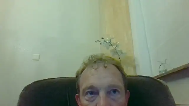 Snapshot of bertolini chatting on 07/14/26, 09:42 bertolini online show from 07/14/26, 09:42