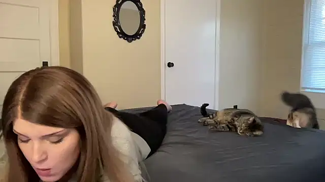 Snapshot of sexylilly69 chatting on 02/02/25, 10:49 sexylilly69 online show from 02/02/25, 10:49