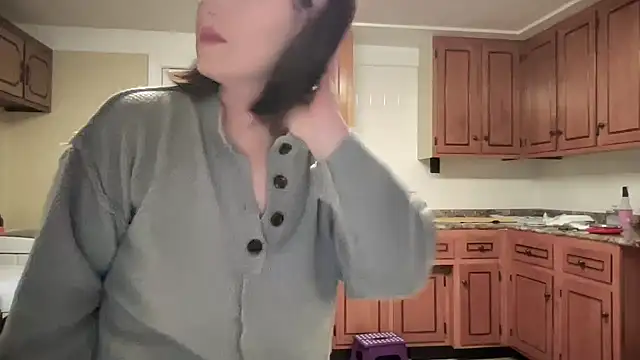 Snapshot of sexylilly69 chatting on 02/15/25, 10:42 sexylilly69 online show from 02/15/25, 10:42