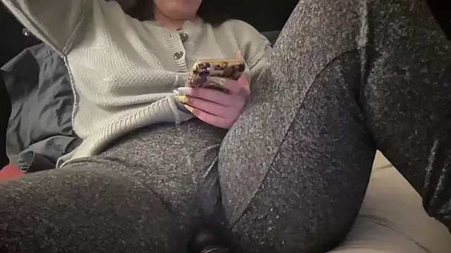 Snapshot of sexylilly69 chatting on 02/16/25, 01:47 sexylilly69 online show from 02/16/25, 01:47