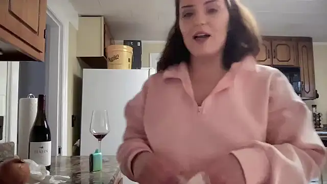 Snapshot of sexylilly69 chatting on 02/17/25, 10:25 sexylilly69 online show from 02/17/25, 10:25