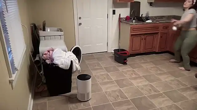 Snapshot of sexylilly69 chatting on 02/18/25, 11:08 sexylilly69 online show from 02/18/25, 11:08