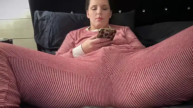 Snapshot of sexylilly69 chatting on 02/28/25, 05:48 sexylilly69 online show from 02/28/25, 05:48