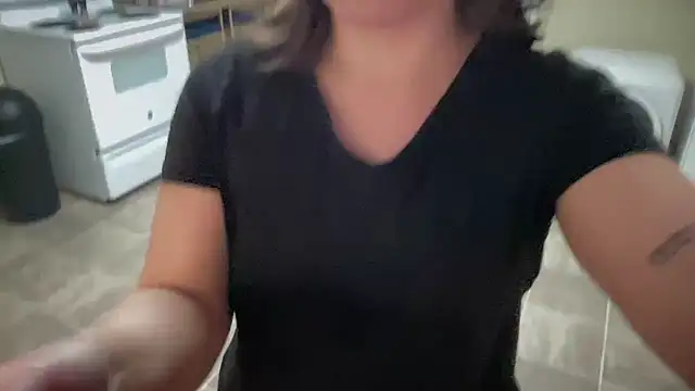 Snapshot of sexylilly69 chatting on 03/04/25, 10:38 sexylilly69 online show from 03/04/25, 10:38