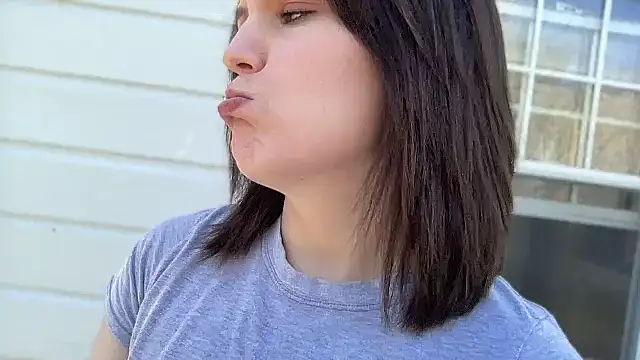 Snapshot of sexylilly69 chatting on 03/17/25, 08:09 sexylilly69 online show from 03/17/25, 08:09