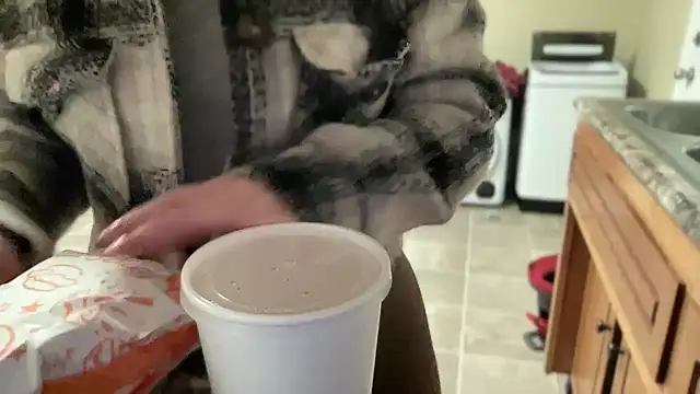 Snapshot of sexylilly69 chatting on 03/18/25, 03:42 sexylilly69 online show from 03/18/25, 03:42