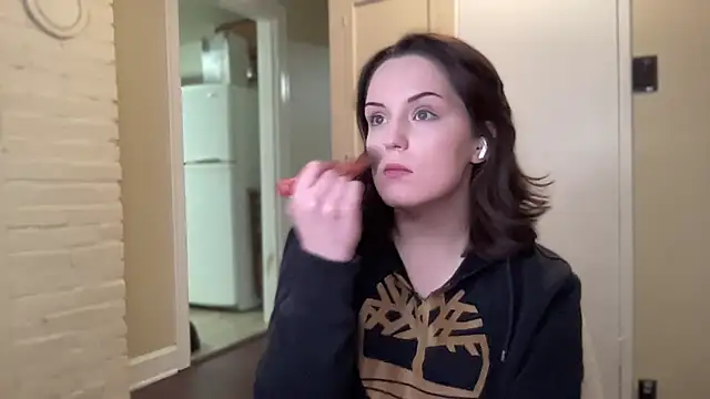 Snapshot of sexylilly69 chatting on 03/22/25, 12:39 sexylilly69 online show from 03/22/25, 12:39