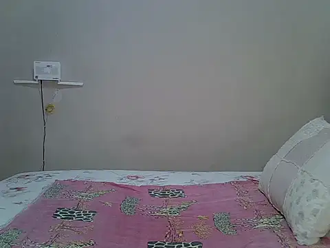 Snapshot of Cariepink chatting on 07/01/26, 07:21 Cariepink online show from 07/01/26, 07:21