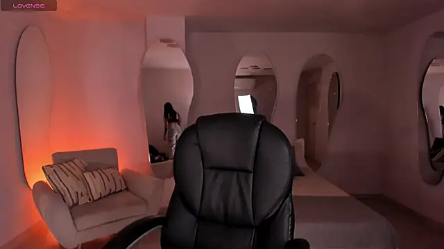 GigiLee  online show from 12/17/24, 12:00