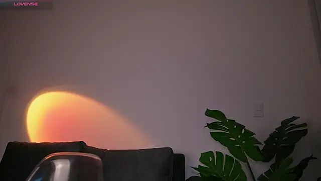 GigiLee  online show from 12/18/25, 12:17