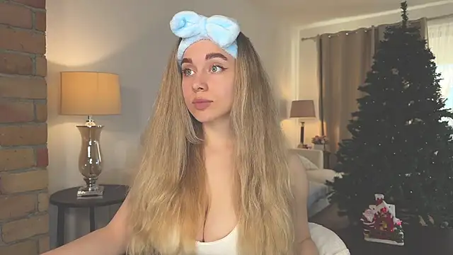 Snapshot of hotexclusive_ chatting on 12/13/24, 07:04 hotexclusive  online show from 12/13/24, 07:04