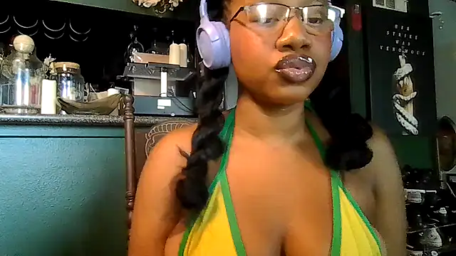 Snapshot of goddessdaisysky chatting on 06/28/26, 05:08 goddessdaisysky online show from 06/28/26, 05:08