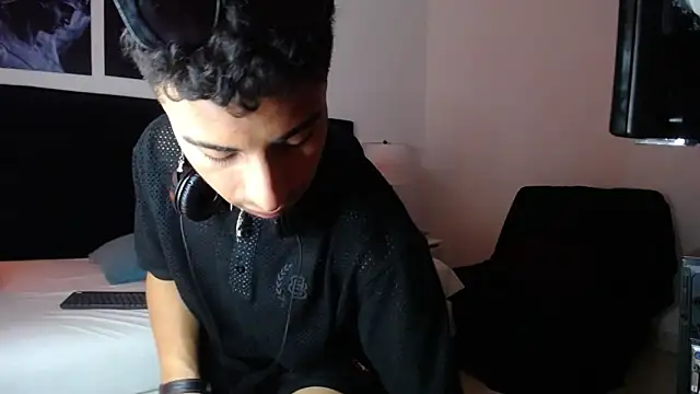 Snapshot of JuanCamiilo_66 chatting on 01/08/25, 04:12 JuanCamiilo 66 online show from 01/08/25, 04:12
