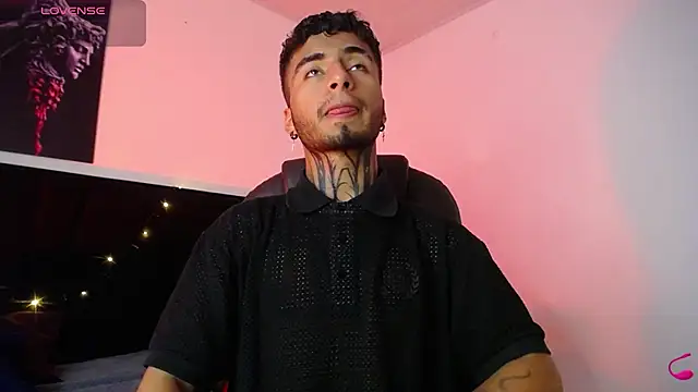 Snapshot of JuanCamiilo_66 chatting on 02/16/25, 07:27 JuanCamiilo 66 online show from 02/16/25, 07:27