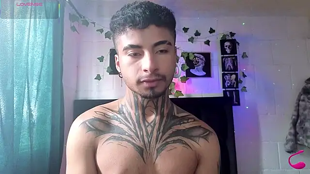 Snapshot of JuanCamiilo_66 chatting on 05/27/26, 04:15 JuanCamiilo 66 online show from 05/27/26, 04:15