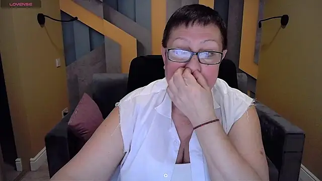 Snapshot of BarbaraTurners chatting on 12/21/24, 12:53 BarbaraTurners online show from 12/21/24, 12:53