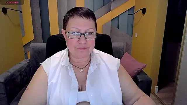 Snapshot of BarbaraTurners chatting on 03/08/25, 12:55 BarbaraTurners online show from 03/08/25, 12:55