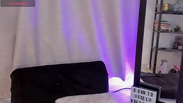 Snapshot of noemi_foxxx chatting on 07/19/26, 03:38 noemi foxxx online show from 07/19/26, 03:38