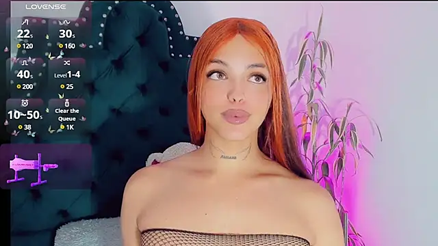 Emmaa Saenz  online show from 02/13/25, 09:49