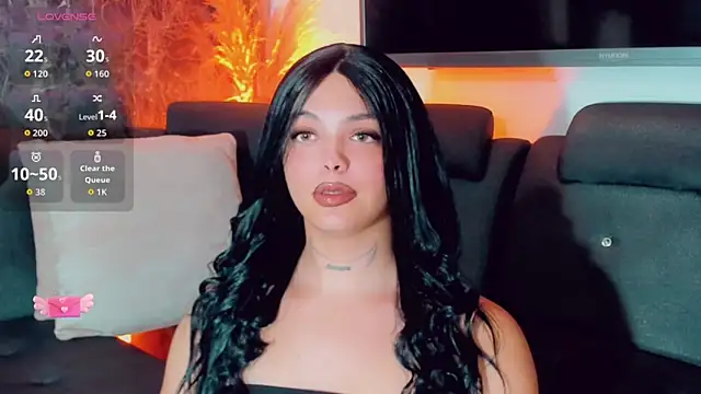 Emmaa Saenz  online show from 05/18/26, 11:21