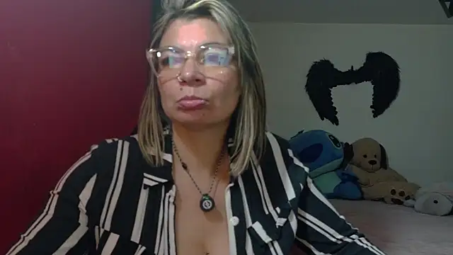 Snapshot of charlotedoll chatting on 06/22/26, 03:25 charlotedoll online show from 06/22/26, 03:25