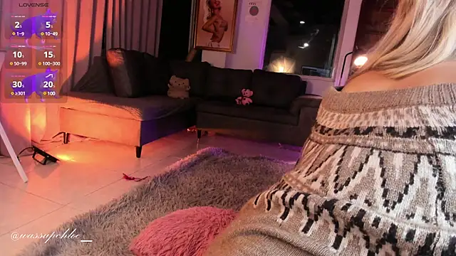 misschloe   online show from 03/04/25, 11:32