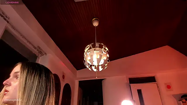 misschloe   online show from 03/29/26, 01:27