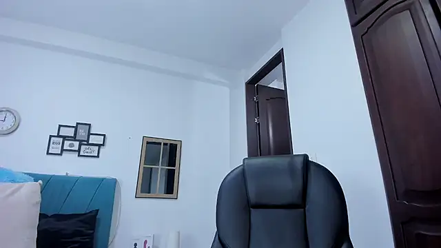 kamila lopez online show from 10/13/25, 10:10