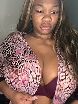 Snapshot of CharismaaBanx chatting on 12/06/24, 10:05 CharismaaBanx online show from 12/06/24, 10:05