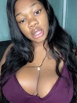 Snapshot of CharismaaBanx chatting on 01/05/25, 03:11 CharismaaBanx online show from 01/05/25, 03:11