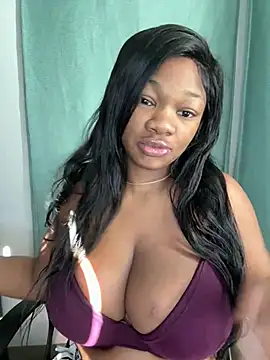 Snapshot of CharismaaBanx chatting on 01/05/25, 08:52 CharismaaBanx online show from 01/05/25, 08:52