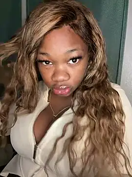 Snapshot of CharismaaBanx chatting on 02/07/25, 03:01 CharismaaBanx online show from 02/07/25, 03:01