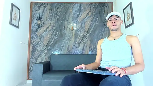 liam genner  online show from 02/02/25, 07:46