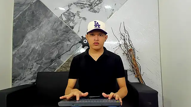 liam genner  online show from 03/05/25, 07:38