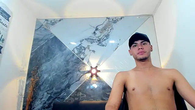 liam genner  online show from 03/10/25, 01:56