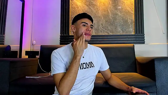 liam genner  online show from 12/03/25, 08:18