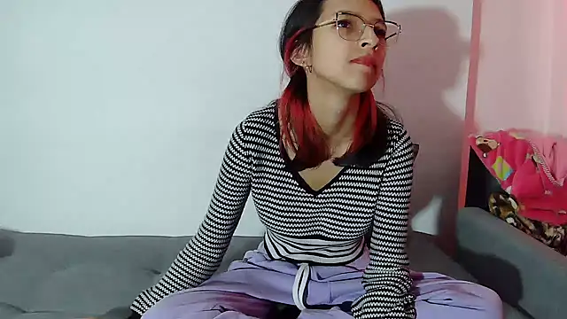 Snapshot of Katalleya_jyj chatting on 01/22/25, 02:46 Katalleya jyj online show from 01/22/25, 02:46