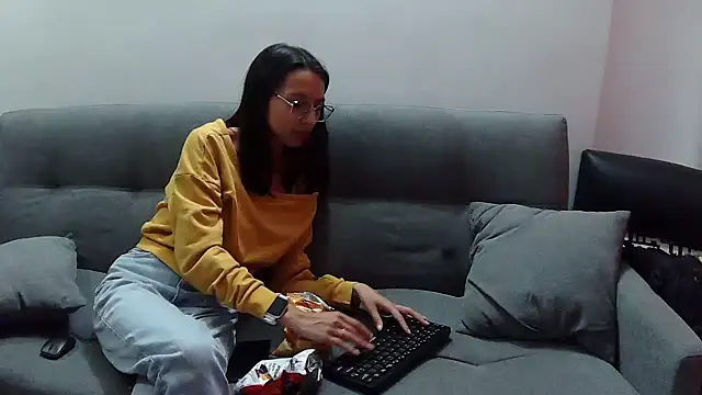 Snapshot of Katalleya_jyj chatting on 02/17/25, 09:52 Katalleya jyj online show from 02/17/25, 09:52