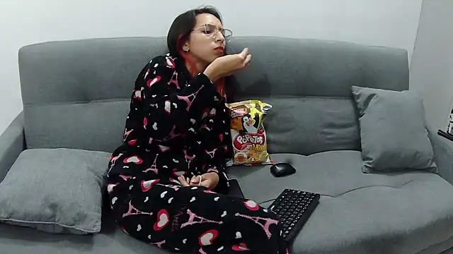 Snapshot of Katalleya_jyj chatting on 02/22/25, 05:12 Katalleya jyj online show from 02/22/25, 05:12