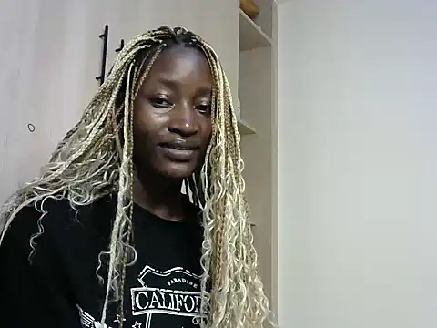 Snapshot of thicky_anncy chatting on 12/04/24, 12:30 thicky anncy online show from 12/04/24, 12:30