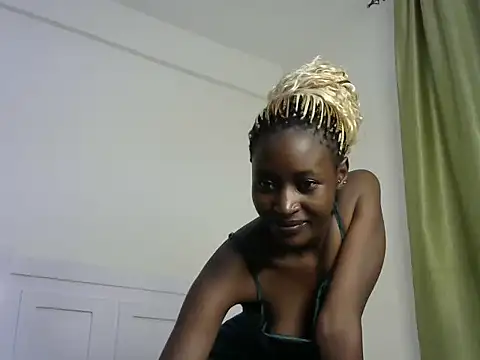 Snapshot of thicky_anncy chatting on 12/15/24, 01:35 thicky anncy online show from 12/15/24, 01:35