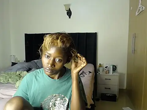 Snapshot of thicky_anncy chatting on 06/15/26, 11:07 thicky anncy online show from 06/15/26, 11:07