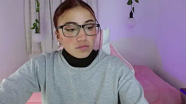 Snapshot of veronicaxx69 chatting on 12/24/24, 05:38 veronicaxx69 online show from 12/24/24, 05:38