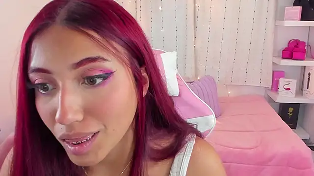 Snapshot of veronicaxx69 chatting on 09/24/25, 02:04 veronicaxx69 online show from 09/24/25, 02:04