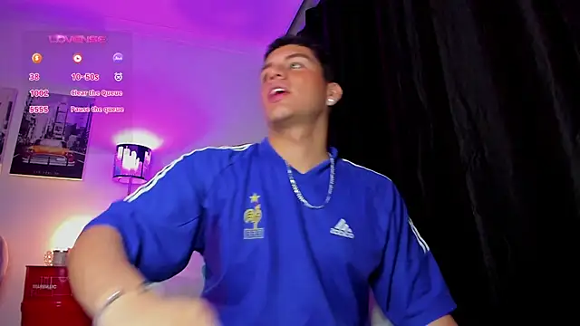 Snapshot of Curlblue chatting on 12/02/24, 05:37 Curlblue online show from 12/02/24, 05:37