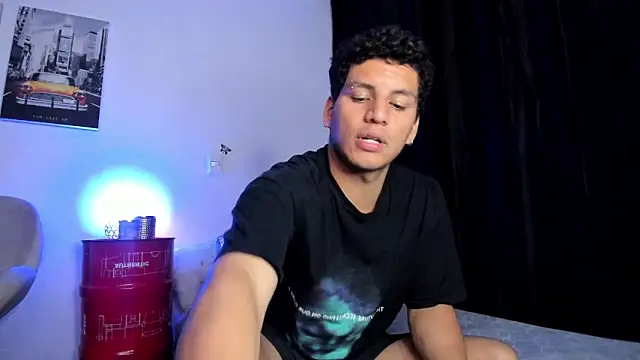 Snapshot of Curlblue chatting on 01/06/25, 09:52 Curlblue online show from 01/06/25, 09:52