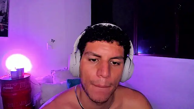 Snapshot of Curlblue chatting on 01/12/25, 08:36 Curlblue online show from 01/12/25, 08:36