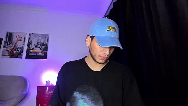 Snapshot of Curlblue chatting on 03/14/25, 11:23 Curlblue online show from 03/14/25, 11:23