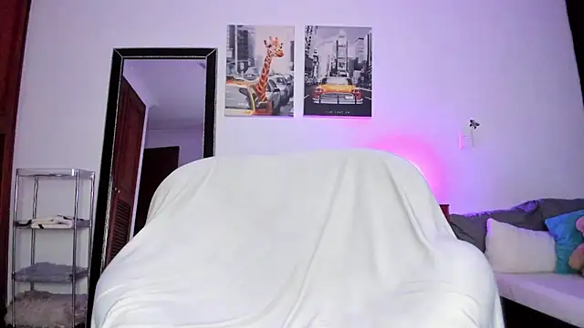 Snapshot of Curlblue chatting on 03/18/25, 01:10 Curlblue online show from 03/18/25, 01:10