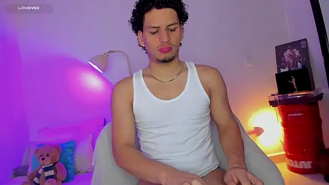 Snapshot of Curlblue chatting on 09/29/25, 04:06 Curlblue online show from 09/29/25, 04:06